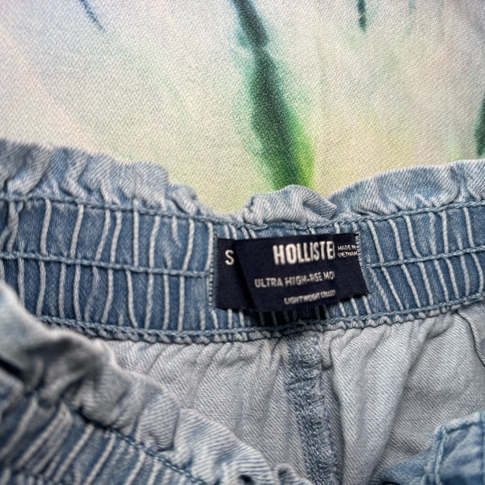 Hollister Ultra High Rise Mom Short Light Wash Denim Paper Bag Style Jean Shorts - Picture 4 of 7